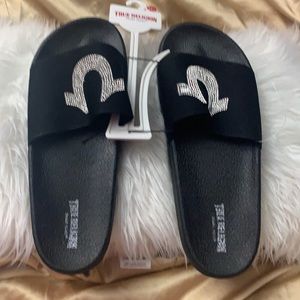 New/True Religion Slip On- S9